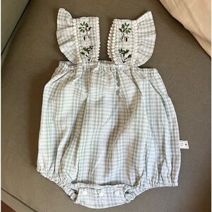 NEW GREEN & WHITE SEERSUCKER ROMPER 9-12 months